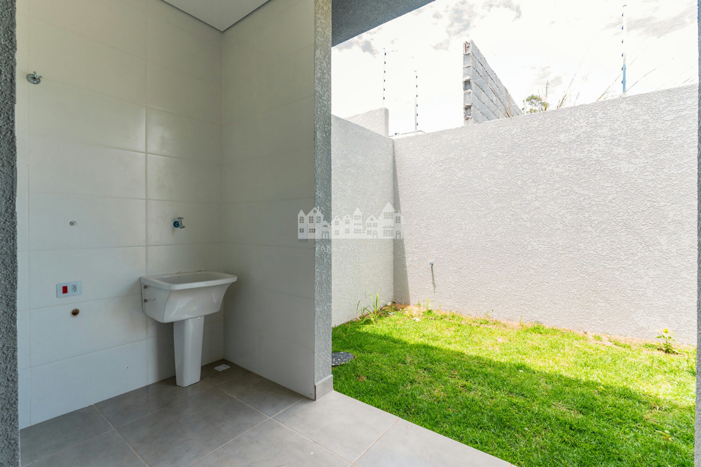 Casa térrea à venda com 3 quartos, sendo 1 suíte, no condomínio Flores da Usina, Atibaia - SP