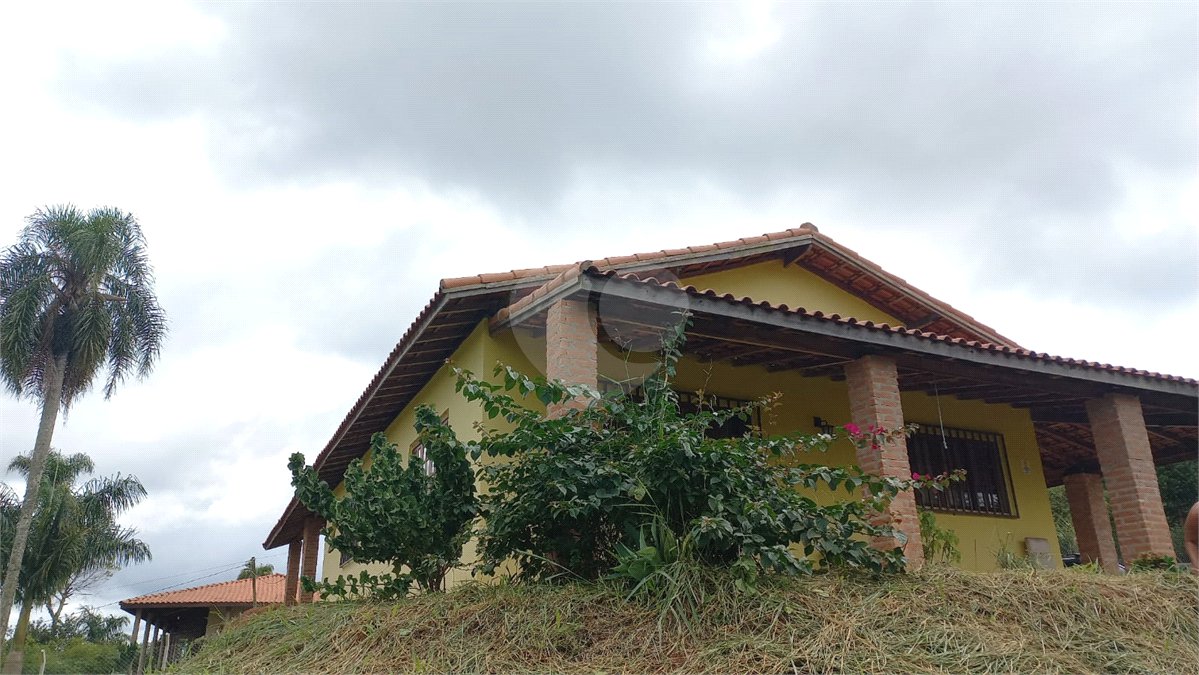 Chácara à venda com 4 quartos, sendo 1 suíte,  em Loteamento Quinta da Mata, Ibiúna, SP
