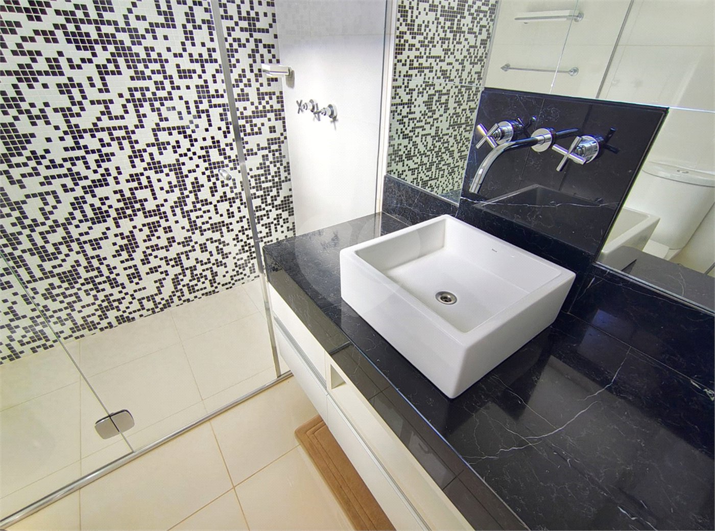 Casa à venda ou para alugar com 4 suítes no condomínio Quinta das Laranjeiras, Jundiaí - SP