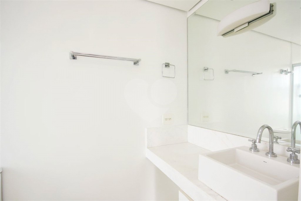 Apartamento à venda com 3 quartos, sendo 1 suíte, em Alto da Boa Vista, São Paulo, SP