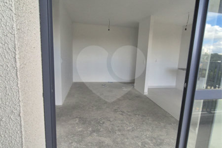 Apartamento à venda com 3 quartos, sendo 1 suíte, em Vila Anastácio, São Paulo, SP