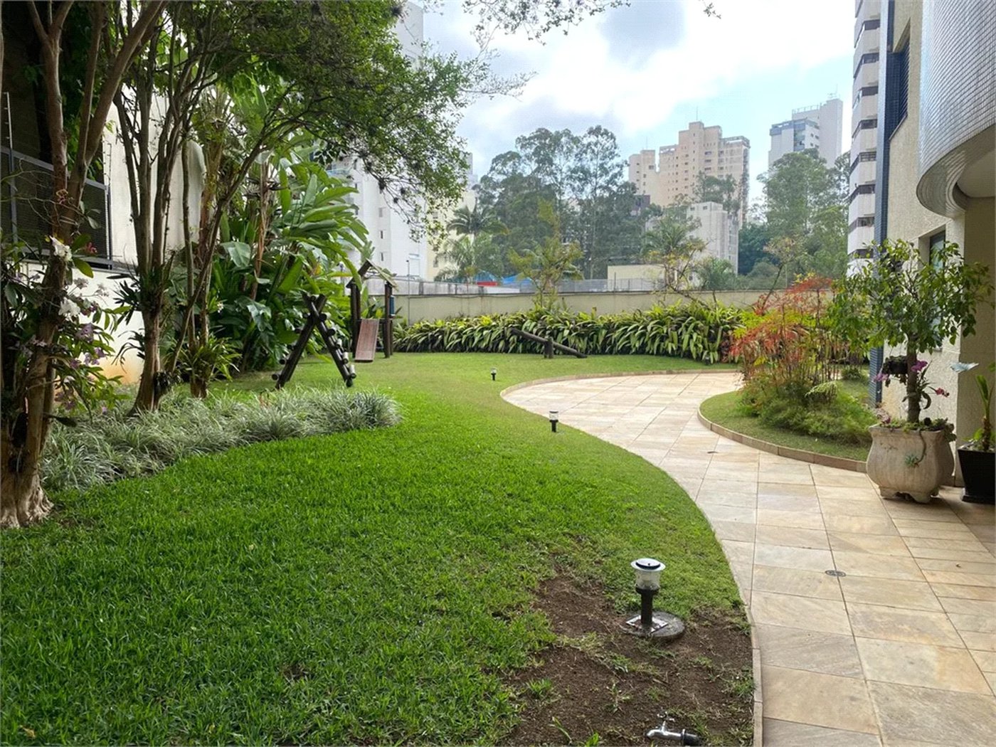 Apartamento à venda com 3 quartos, sendo 1 suíte, em Vila Andrade, São Paulo, SP