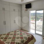 Casa à venda com 3 quartos, sendo 1 suíte, no condomínio Picollo Villaggio, Louveira - SP