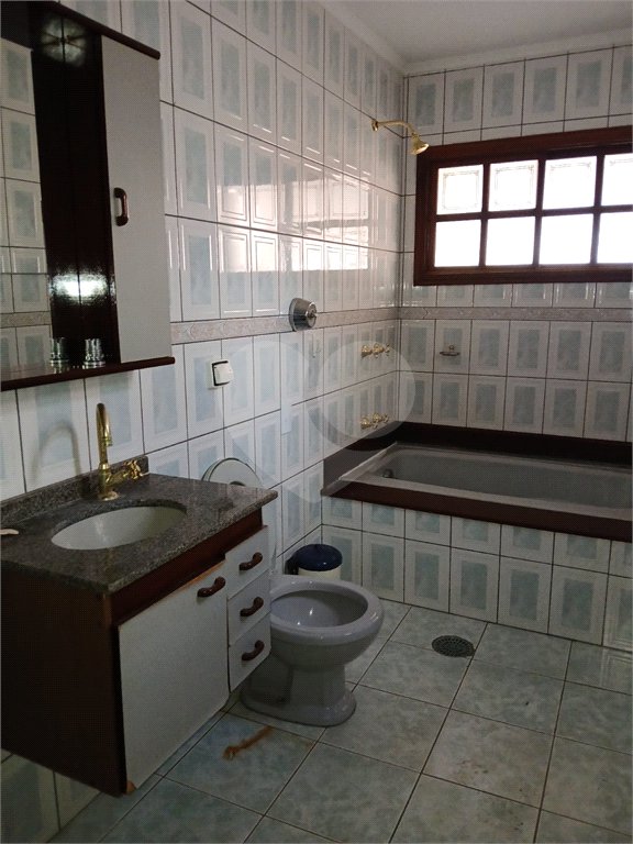 Casa à venda com 5 quartos, sendo 3 suítes, em Vila Santista, Atibaia, SP