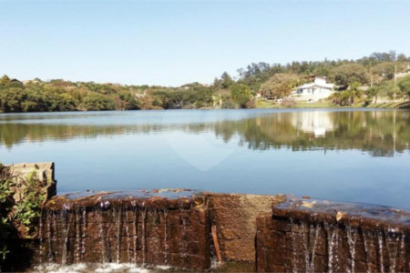 Casa à venda com 2 quartos, sendo 1 suíte, no condomínio Vinhas da Vista Alegre - Lado Sede, Vinhedo - SP