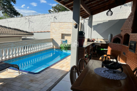 Casa à venda com 3 quartos, sendo 1 suíte,  em Retiro das Fontes, Atibaia, SP