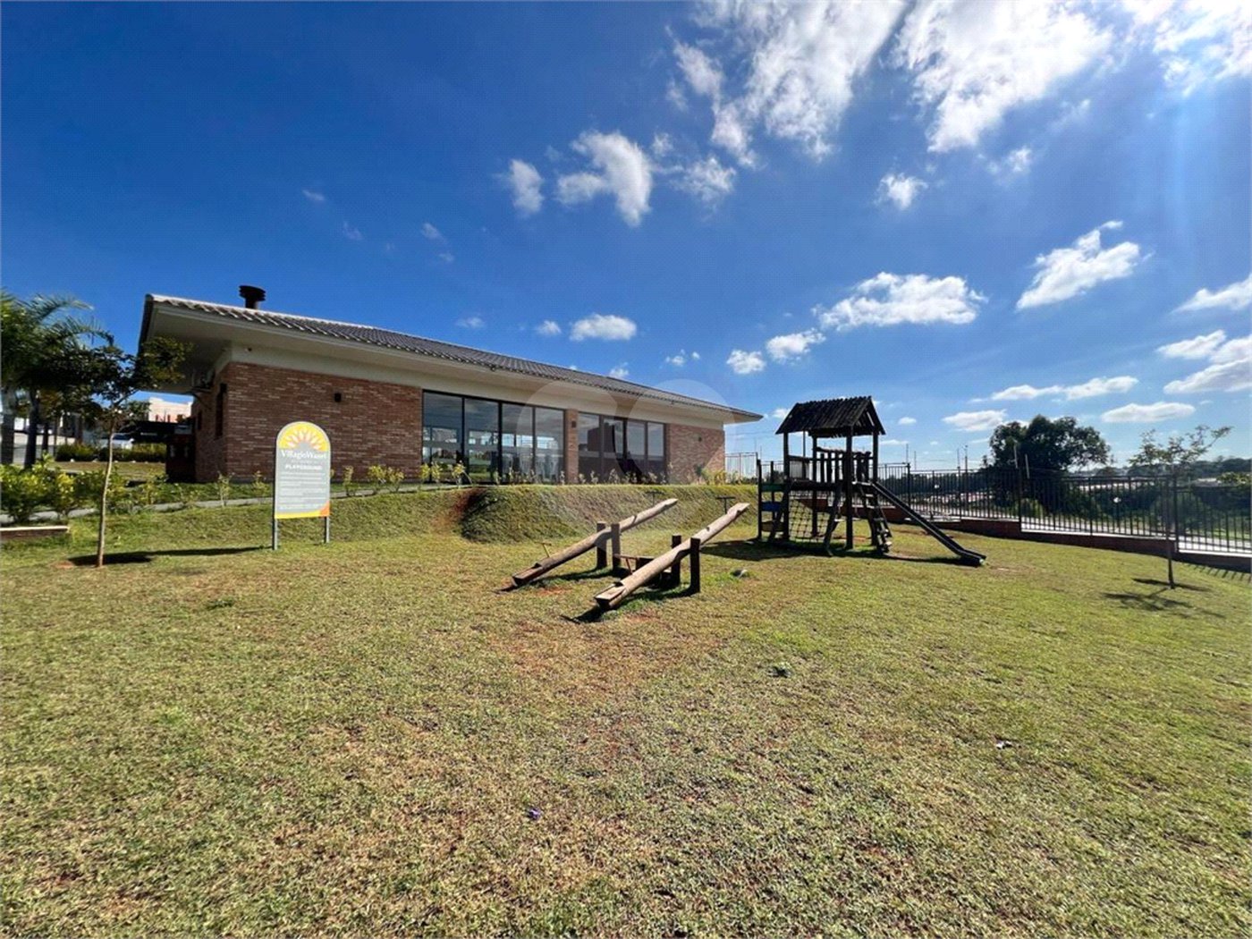 Casa à venda com 3 quartos, sendo 1 suíte, no condomínio Residencial Villagio Wanel, Sorocaba - SP
