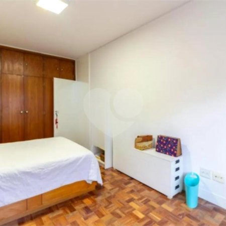 Sobrado à venda com 4 quartos, sendo 2 suítes, em Jardim das Bandeiras, São Paulo, SP