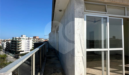 Cobertura à venda com 4 quartos, sendo 2 suítes,  em Braga, Cabo Frio, RJ