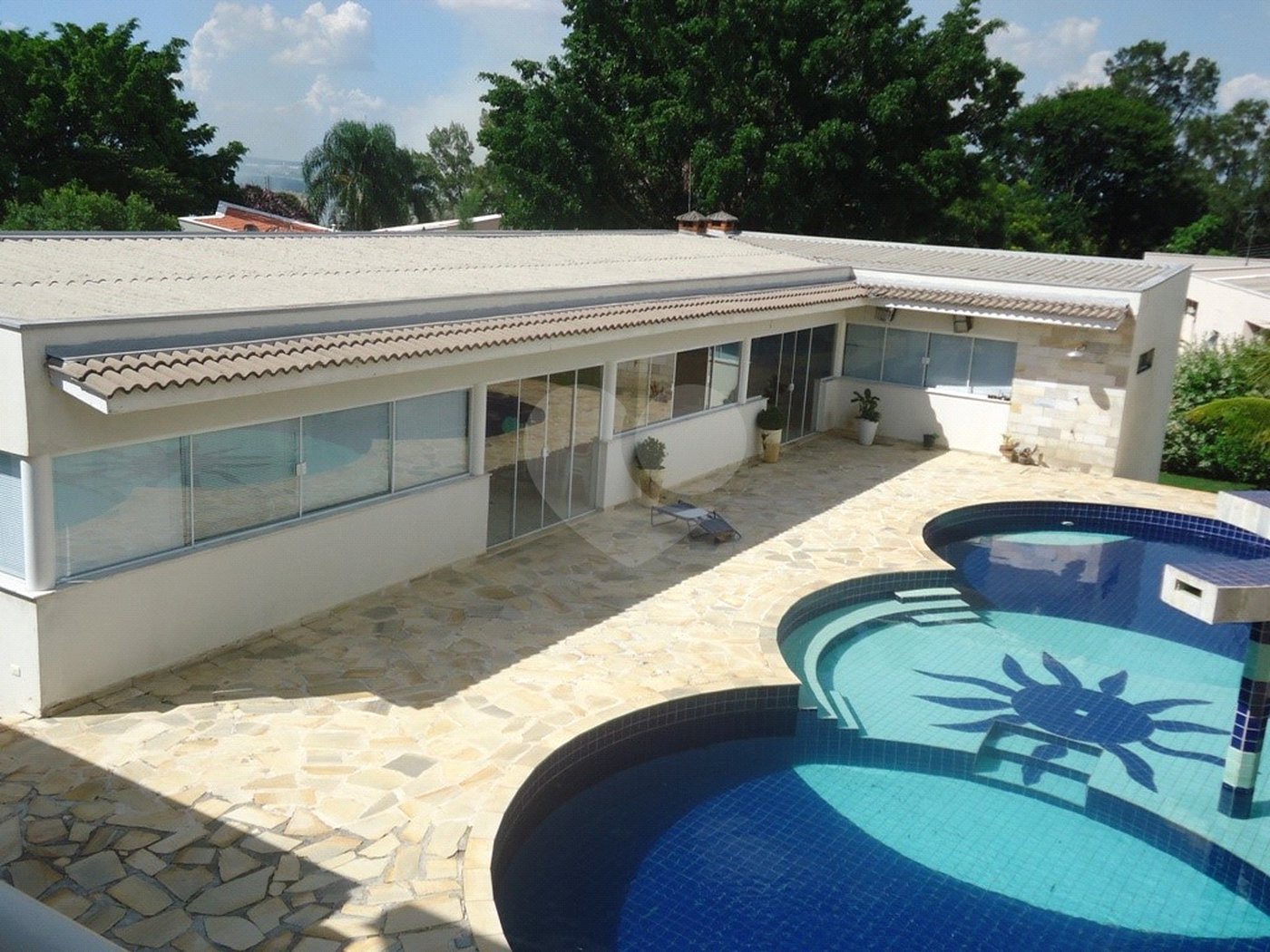 Casa à venda com 6 quartos, sendo 4 suítes,  no condomínio Monte Belo, Salto - SP