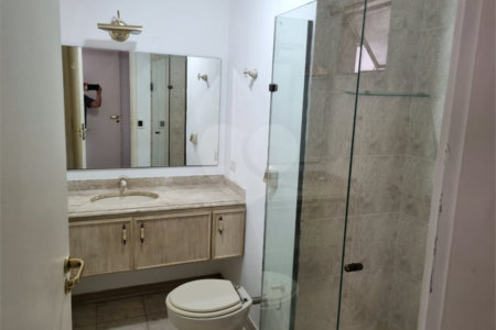 Apartamento à venda ou para alugar com 3 quartos, sendo 1 suíte, em Moema, São Paulo, SP