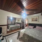 Casa à venda com 5 quartos, sendo 1 suíte, no condomínio Pedra Bonita, Rio de Janeiro - RJ