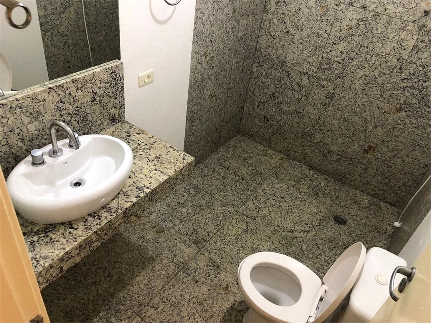 Casa Térrea à venda com 4 quartos, sendo 2 suítes,  em Jardim das Bandeiras, São Paulo, SP