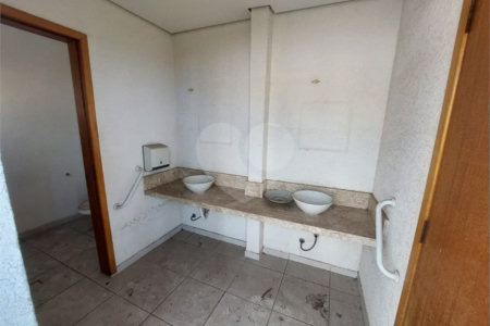 Casa Comercial com 4 salões à venda - Centro | Atibaia