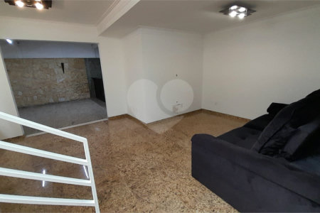 Casa à venda com 3 quartos, sendo 1 suíte, no condomínio Residencial Jardins, São Bernardo do Campo - SP