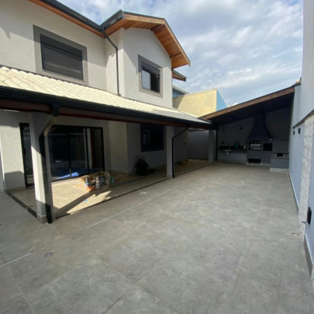 Casa à venda com 3 quartos, sendo 1 suíte, no condomínio Jardim Flamboyant, Hortolândia - SP