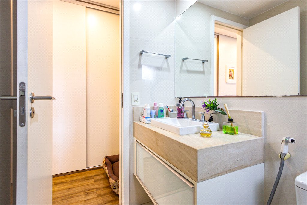Apartamento à venda com 2 quartos, sendo 1 suíte,  em Jardim das Acácias, São Paulo, SP