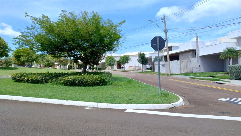 Casa térrea em fase de construção para venda no condomínio Quebec