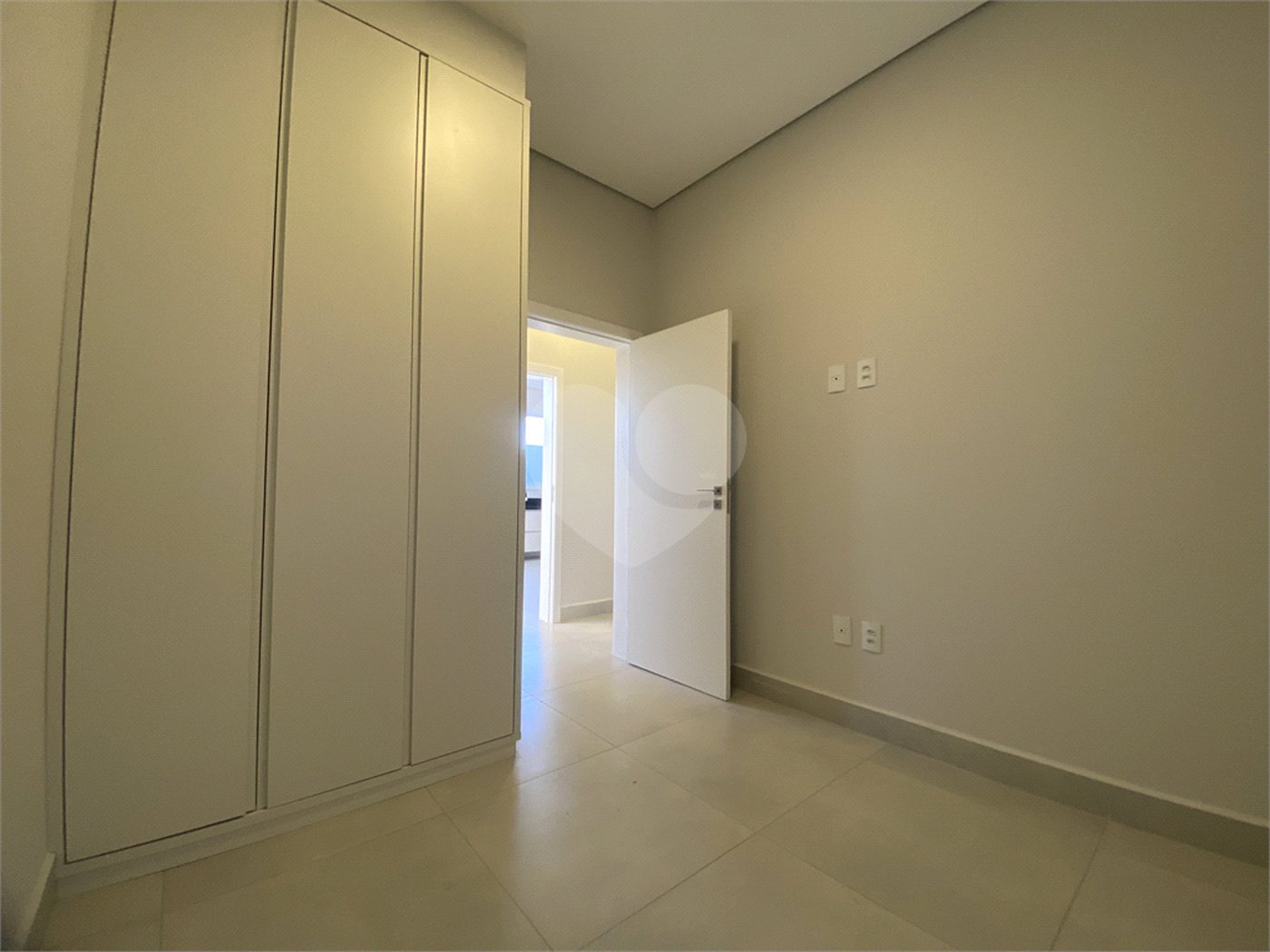 Casa à venda com 3 quartos, sendo 1 suíte, no condomínio Reserva Central Parque, Salto - SP