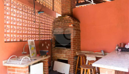 Casa à venda com 3 quartos, sendo 1 suíte,  em Vila Universitária, São Paulo, SP