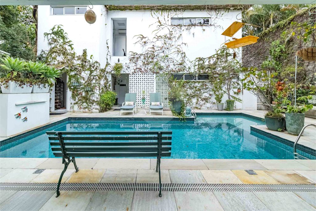 Casa à venda com 5 quartos, sendo 4 suítes, em Alto da Lapa, São Paulo, SP