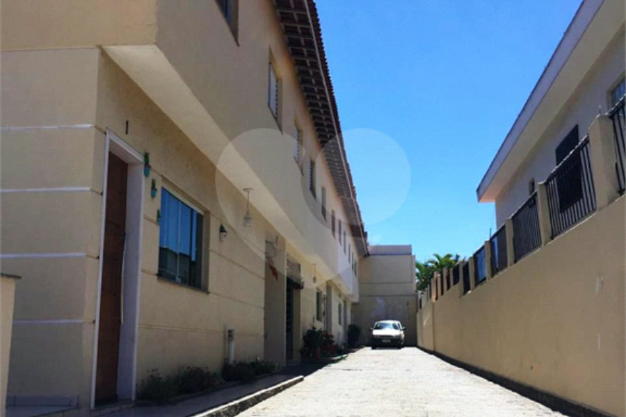 Casa à venda com 3 quartos, sendo 1 suíte, no condomínio Coelho III, São Paulo - SP