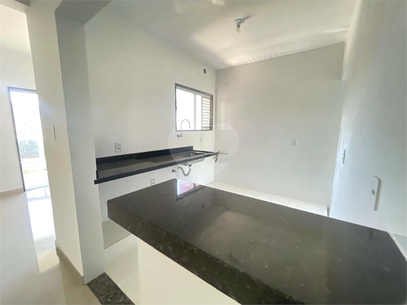Apartamento à venda com 2 quartos, sendo 1 suíte, em Fluminense, São Pedro da Aldeia, RJ
