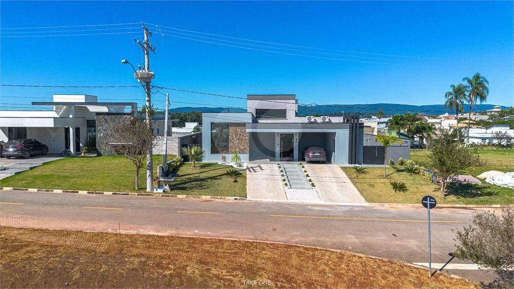 Casa à venda com 4 suítes no condomínio Residencial dos Lagos, Itupeva - SP