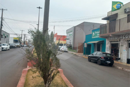 Casa à venda com 3 quartos no Centro, Inocência, MS