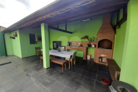 Casa à venda com 3 quartos, sendo 1 suíte,  em Vila Figueira, Suzano, SP