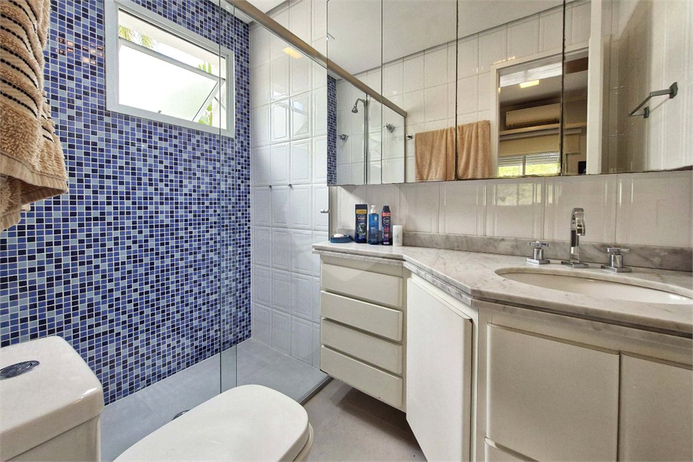 Casa à venda com 4 quartos, sendo 3 suítes,  no condomínio Le Lis Vert Village, São Paulo - SP