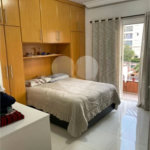 Casa à venda com 3 quartos, sendo 2 suítes, no condomínio Ibarra, São Paulo - SP