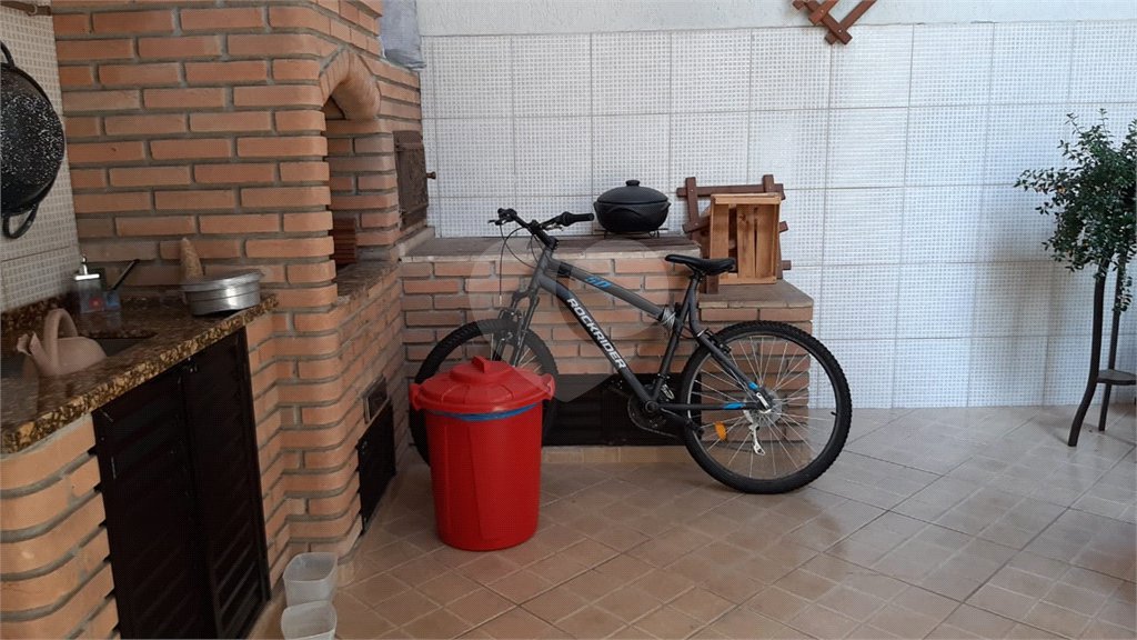 Sobrado à venda com 3 quartos, sendo 1 suíte,  em Vila Suissa, Mogi das Cruzes, SP