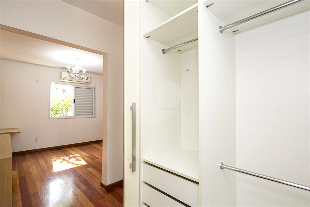 Casa à venda com 3 suítes no condomínio Villaggio Belvedere, São Paulo - SP