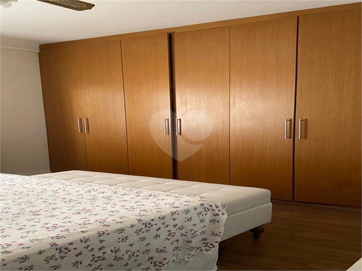 Casa à venda com 5 quartos, sendo 4 suítes,  no condomínio Terras de Santa Clara, Jacareí - SP