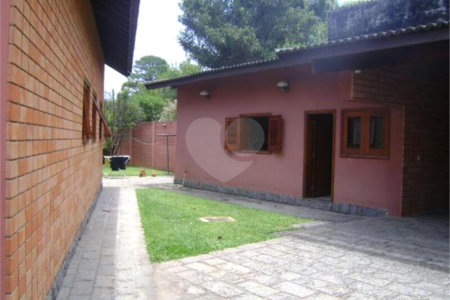 Casa à venda com 5 quartos, sendo 3 suítes, no condomínio Estância Marambaia, Vinhedo - SP