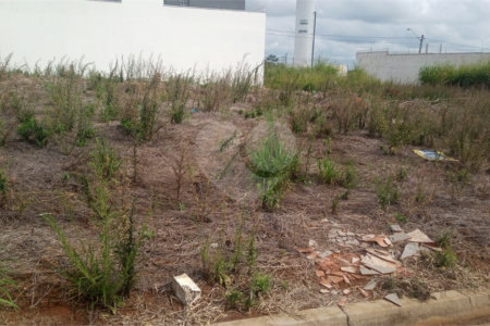 Lote no Jardim do Bosque, aceita financiamento ou aquisição de terreno e construção .