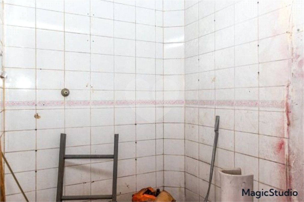 Casa em processo de reforma, com 208m², 2 dormitórios, 8 vagas, à venda no Tatuapé.