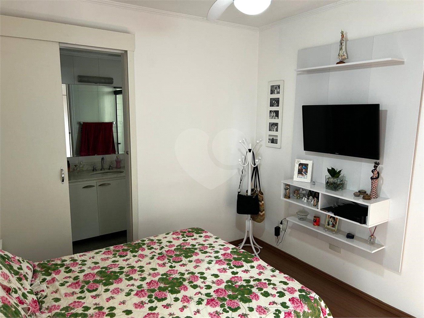 Apartamento à venda com 3 quartos, sendo 1 suíte,  em Vila Andrade, São Paulo, SP