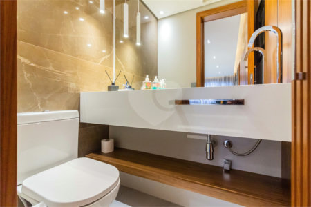 Apartamento à venda com 4 quartos, sendo 3 suítes, em Vila Gumercindo, São Paulo, SP