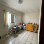 Casa à venda com 3 quartos, sendo 1 suíte, em Vila Constança, São Paulo, SP