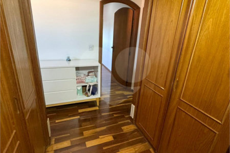 Sobrado à venda com 4 quartos, sendo 1 suíte,  em Jardim Santa Rosa, Araraquara, SP
