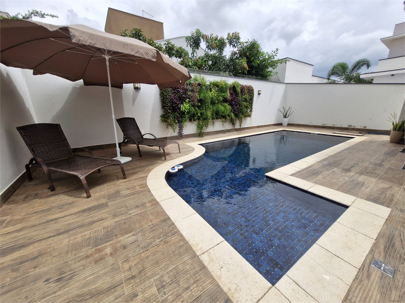 Casa à venda com 3 suítes no condomínio Mirante dos Ipês, Salto - SP