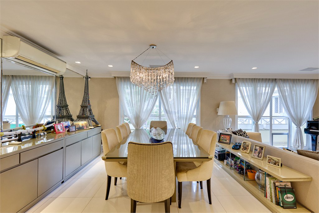 Casa à venda com 4 suítes no condomínio Ville Bosqueé, São Paulo - SP