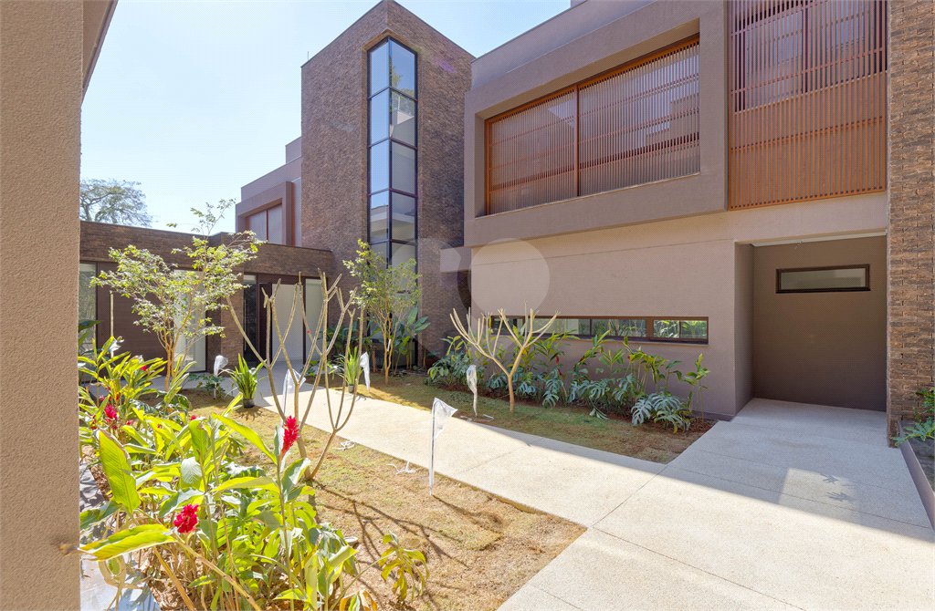 Casa à venda com 4 suítes no condomínio Casa Flora Badra, São Paulo - SP