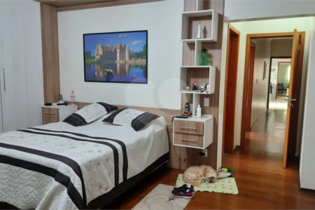 Casa à venda com 5 quartos, sendo 1 suíte, em Vila Lavínia, Mogi das Cruzes, SP