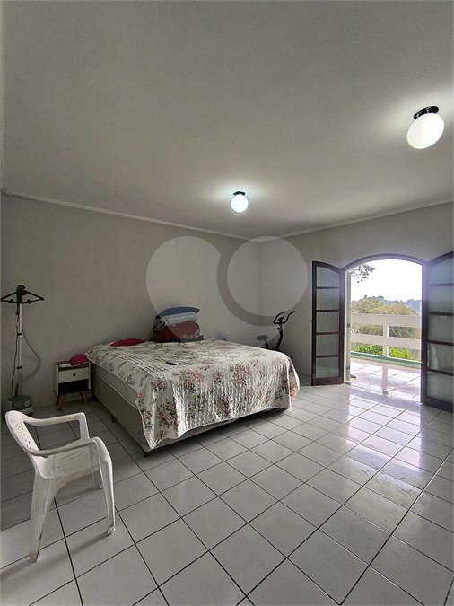 Sobrado à venda ou para alugar com 4 suítes em Serra da Cantareira, Mairiporã, SP