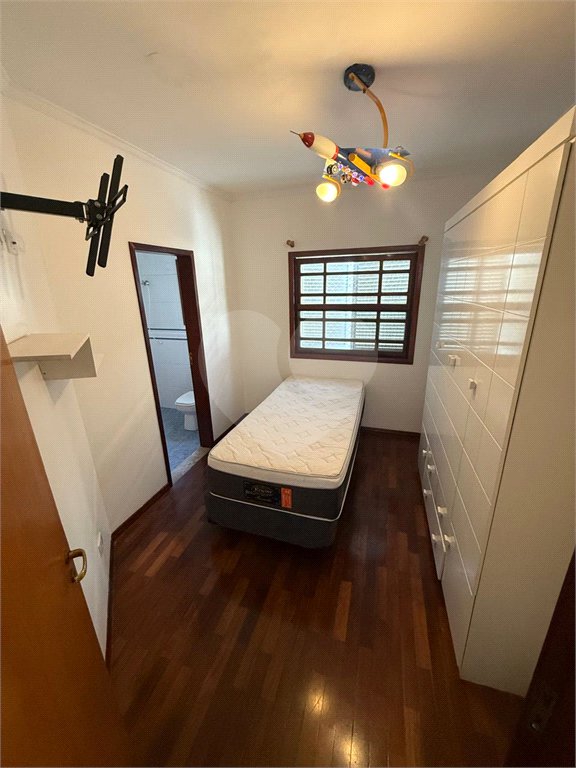 Casa à venda com 4 quartos, sendo 2 suítes,  no condomínio Arujá 5, Arujá - SP
