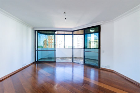 Apartamento à venda com 4 quartos, sendo 3 suítes, em Campo Belo, São Paulo, SP