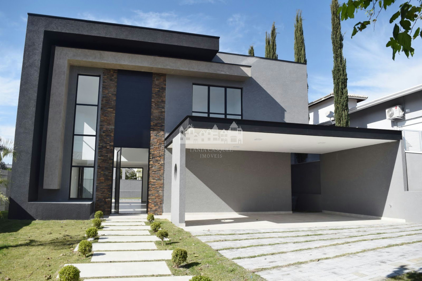 Casa à venda com 4 suítes no condomínio Figueira Garden, Atibaia - SP